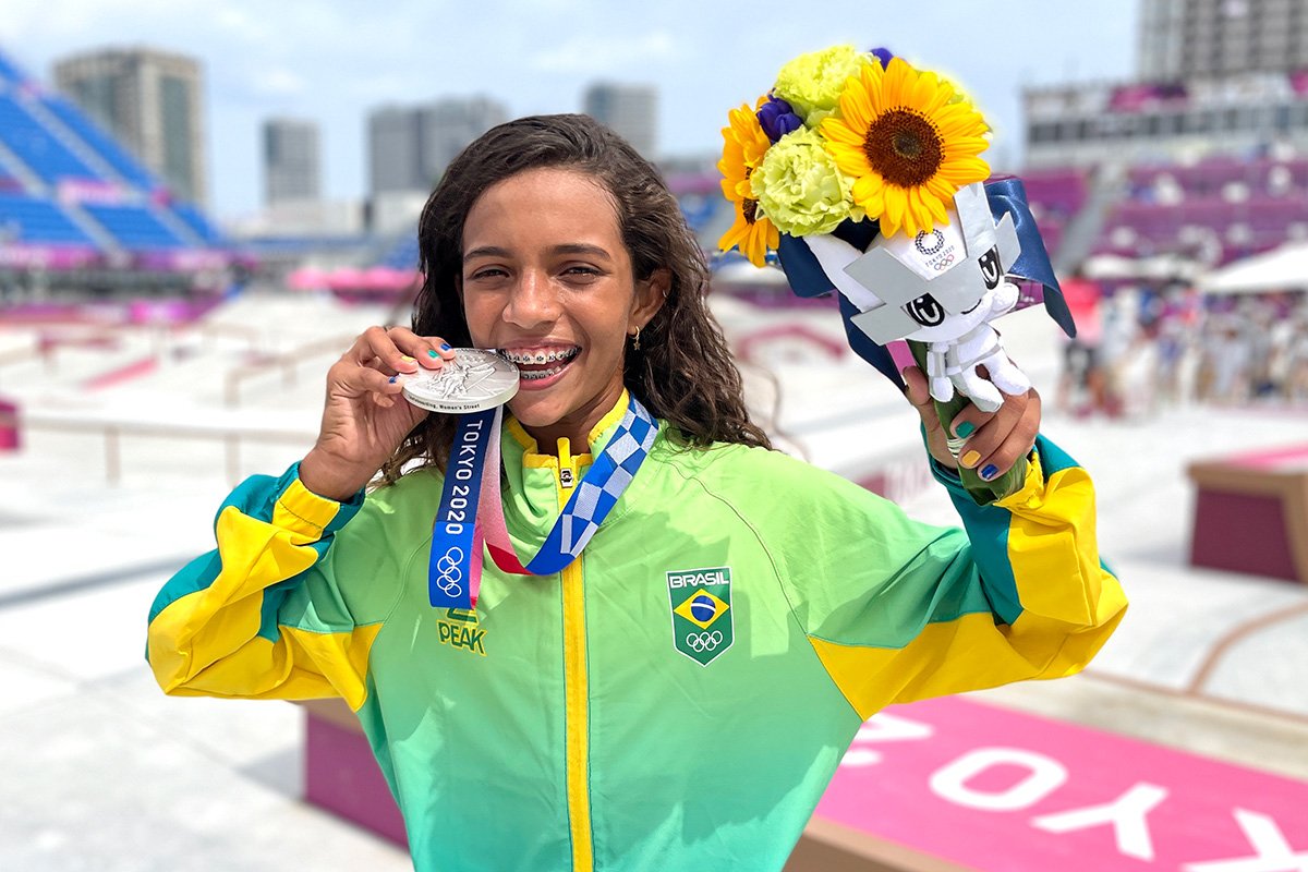 Bolsonaro parabeniza Rayssa Leal por medalha nas Olimpíadas