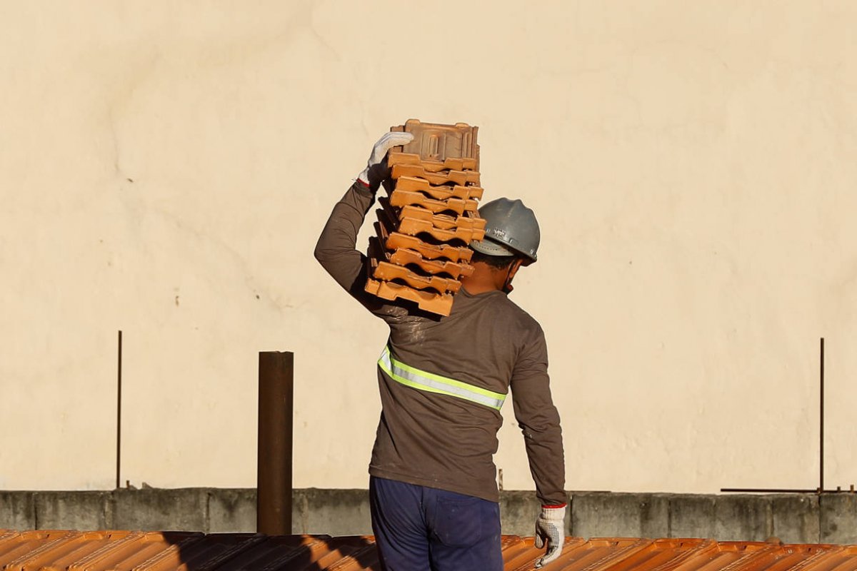 Confiança da construção registra maior nível desde março de 2014 e Inflação cai para 1,24% 