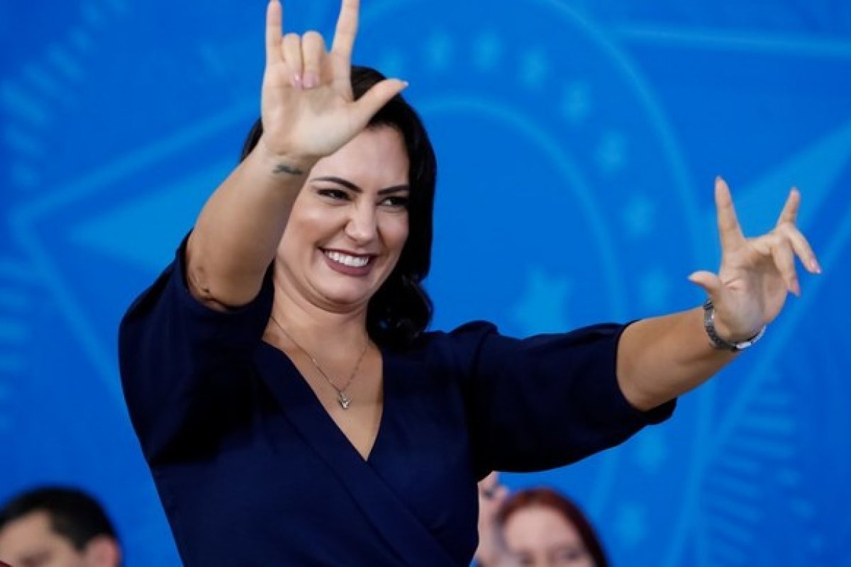 Michelle Bolsonaro e Damares Alves representarão Brasil em Tóquio, diz coluna 