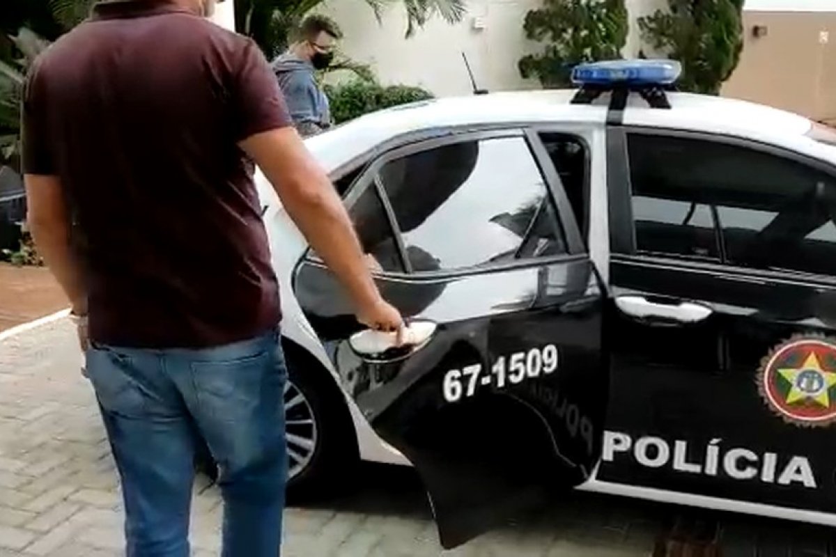 Influenciador digital é preso por suspeita de estupro de menor de idade