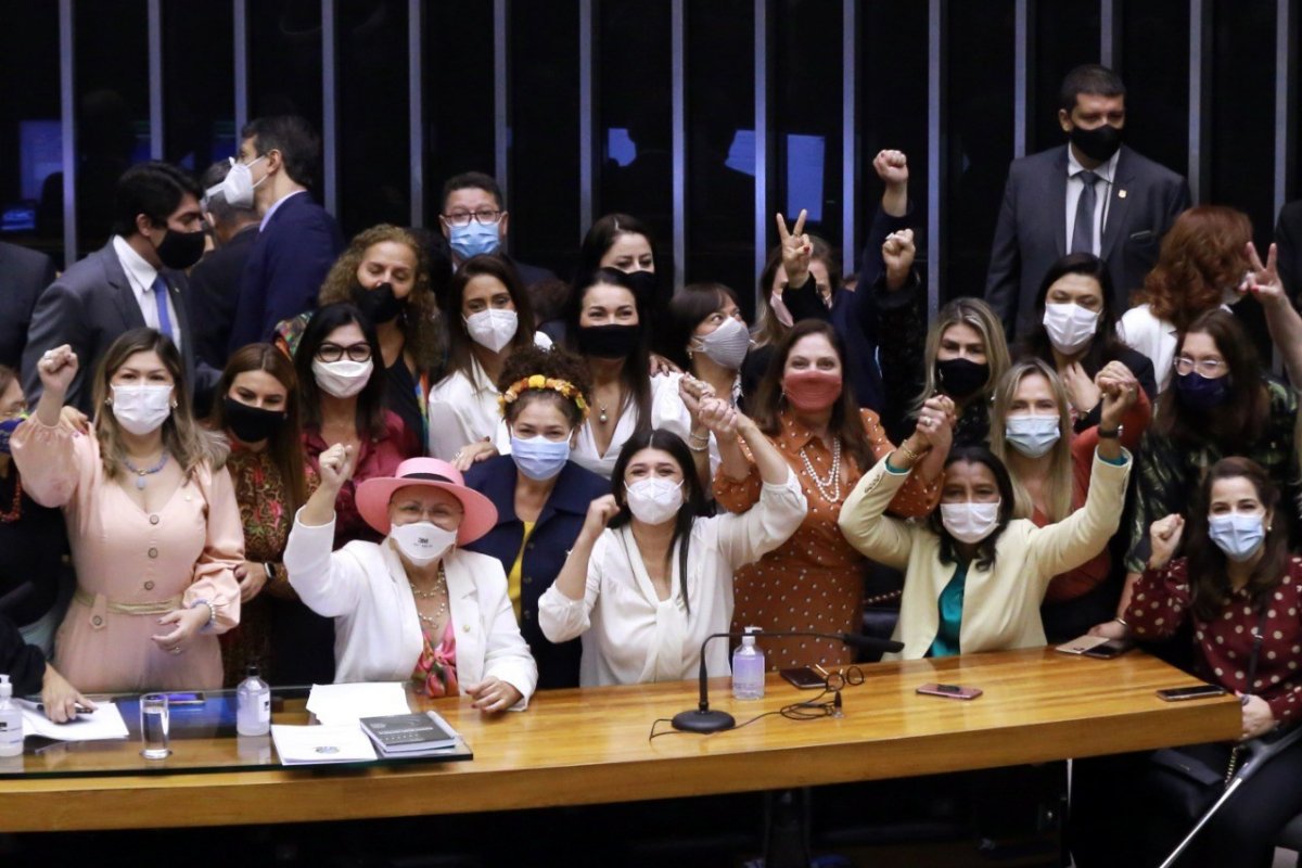 Participação feminina pode ser freada na política caso avance PL que prevê reserva de 30% de assentos somente em 2038 