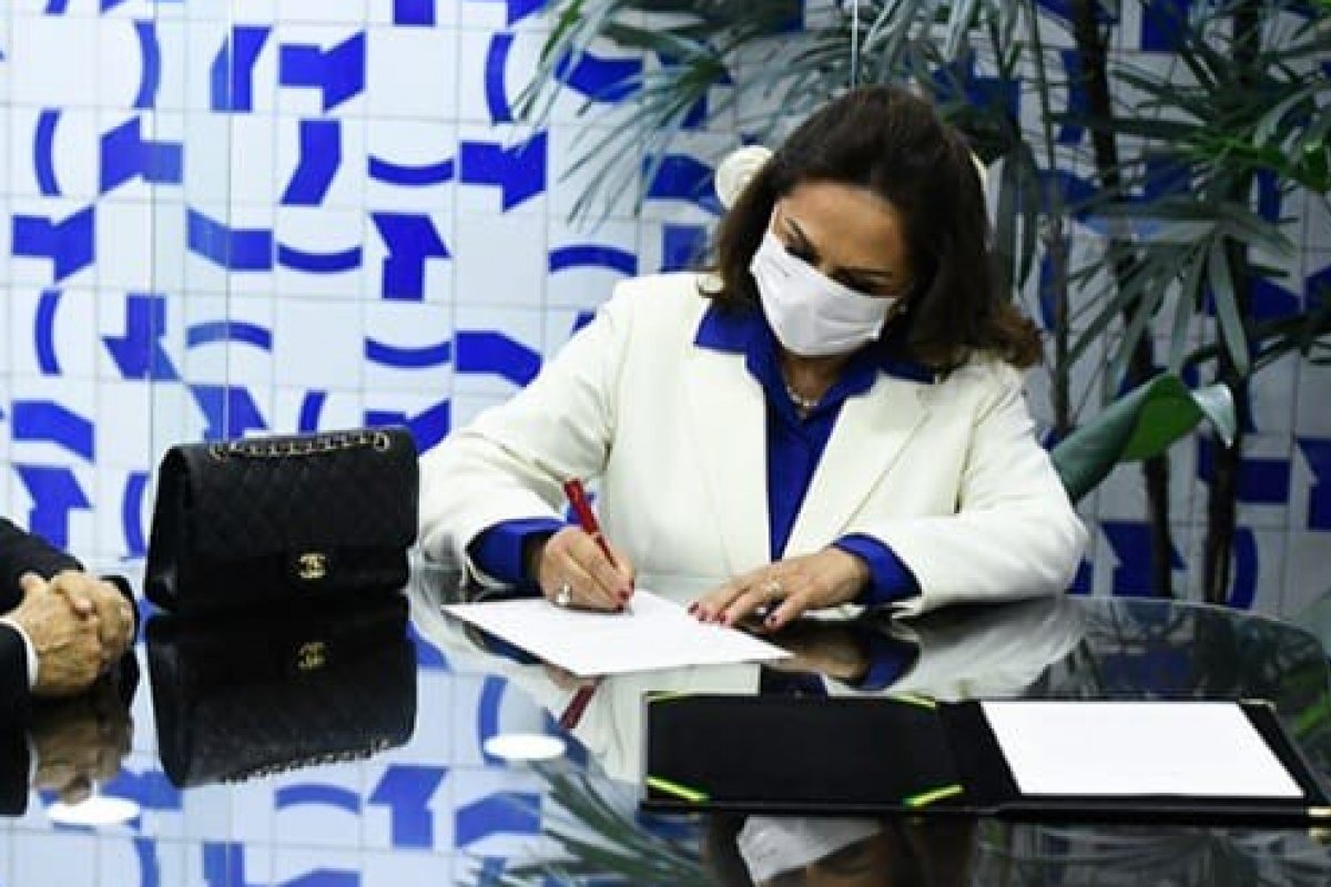 Eliane Nogueira toma posse como senadora após nomeação de Ciro Nogueira na Casa Civil