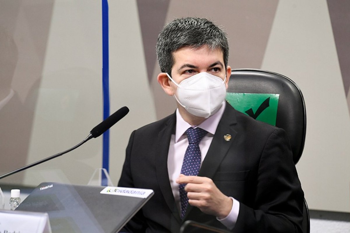 Randolfe diz que CPI pedirá bloqueio de bens de empresa que intermediou compra da Covaxin