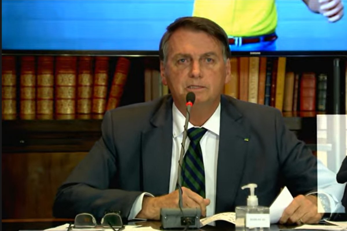 "Ofereceu um festival de argumentos constrangedores e patéticos", afirma PSDB sobre live Bolsonaro