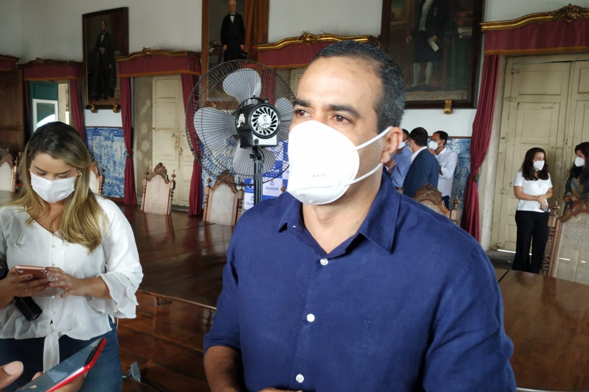 “Expectativa é ter data de retorno às aulas na segunda”, diz Bruno Reis