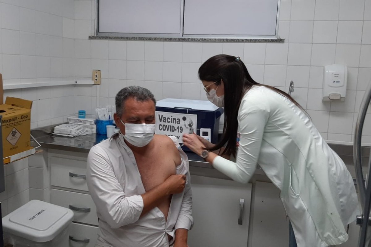 Rui Costa recebeu segunda dose da vacina contra a Covid-19 nesta sexta