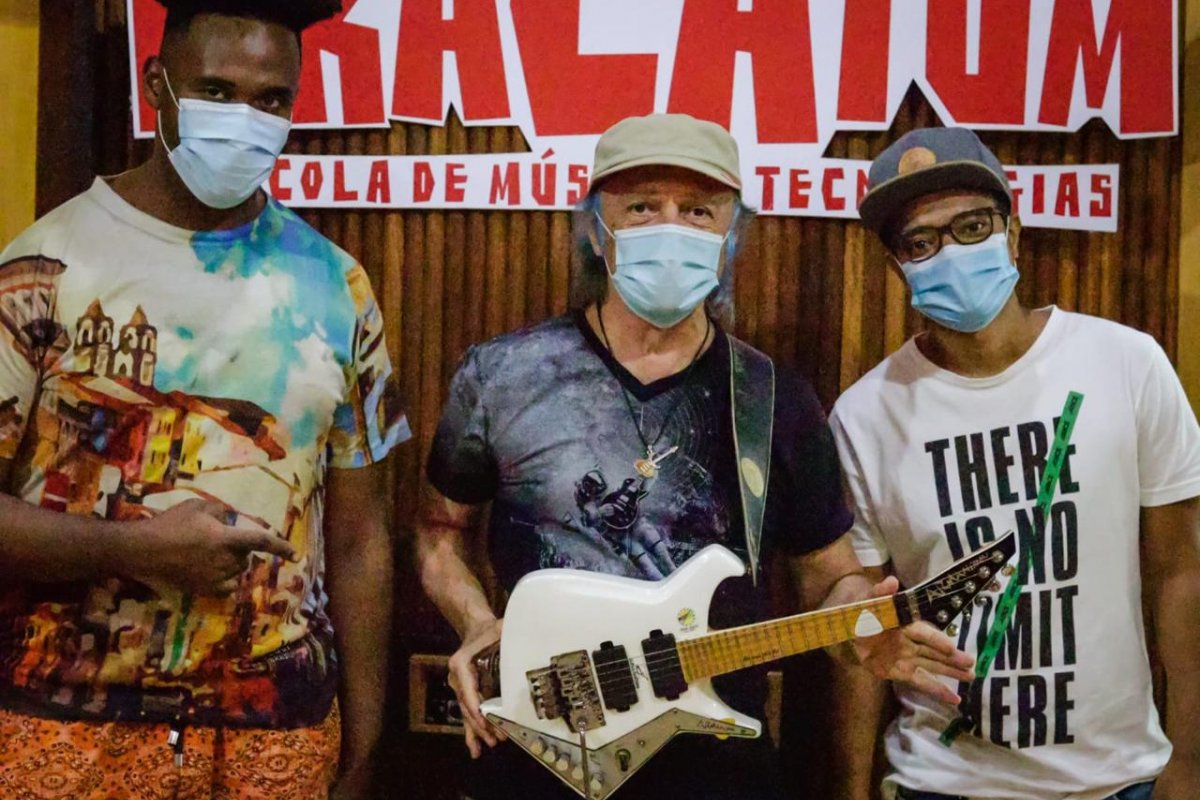 Agnoell Crioulo recebe o lendário instrumentista Armandinho Macêdo para parcipação no seu EP 