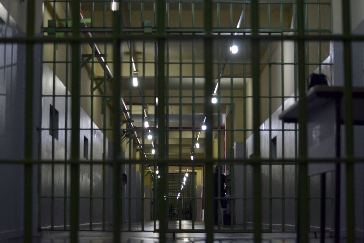 Governo autoriza retorno de visitas a detentos em prisões federais