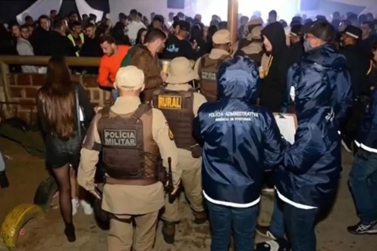 Festas clandestinas são encerradas em cidades no interior da Bahia