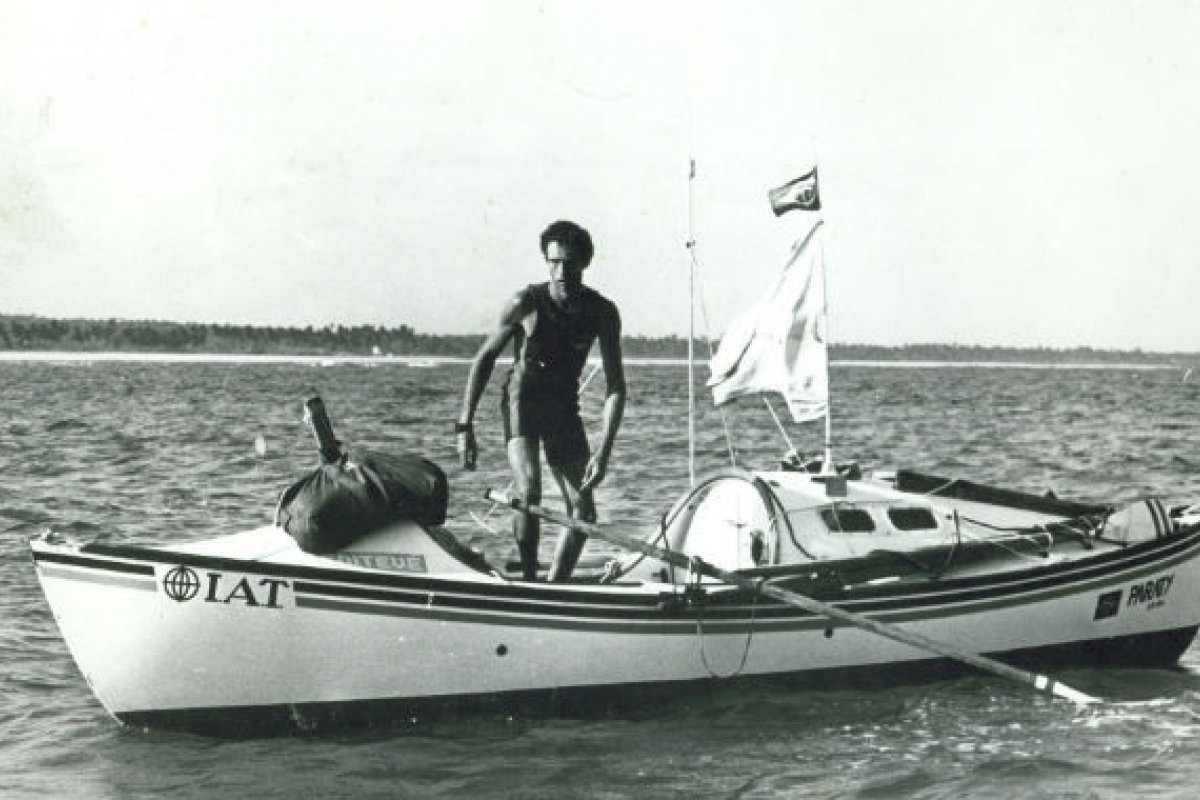 Há 35 anos, Amyr Klink percorria Atlântico Sul em um simples barco a remo
