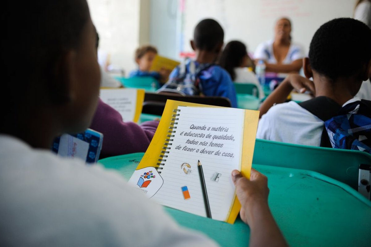 Salvador: Prefeitura e APLB fecham acordo para volta dos professores às escolas