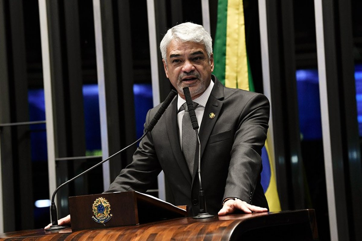 "Ele está protegendo alguém",  diz Humberto Costa sobre reverendo Amilton 
