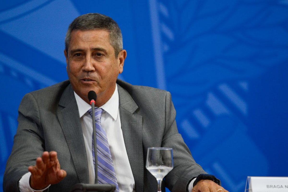 CPI da Covid adia análise de convocação do ministro Braga Netto
