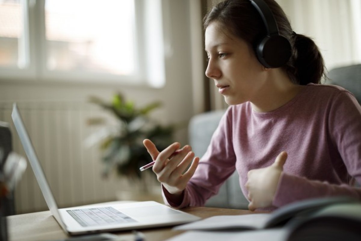 Aprovação de cursos de Direito 100% online avança no MEC