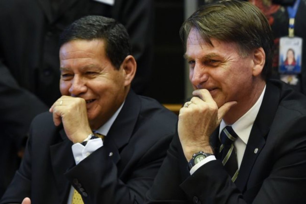 Corregedor do TSE pede ao STF informações que contribuam com investigação da chapa Bolsonaro-Mourão
