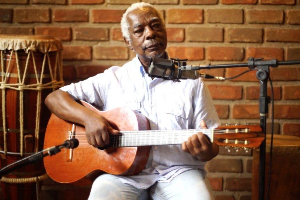 Artista baiano Mateus Aleluia protagoniza espetáculo musical sobre a cultura afrobarroca