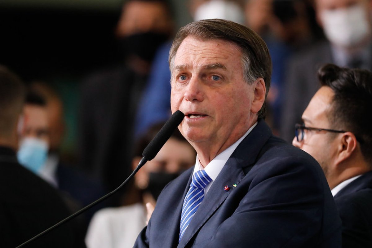 Governo Federal edita MP que retira prazo de repasse para custear internet a alunos de escola pública