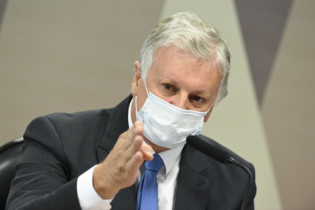 CPI: documento da Covaxin enviado à Anvisa desmente versão de ex-diretor 