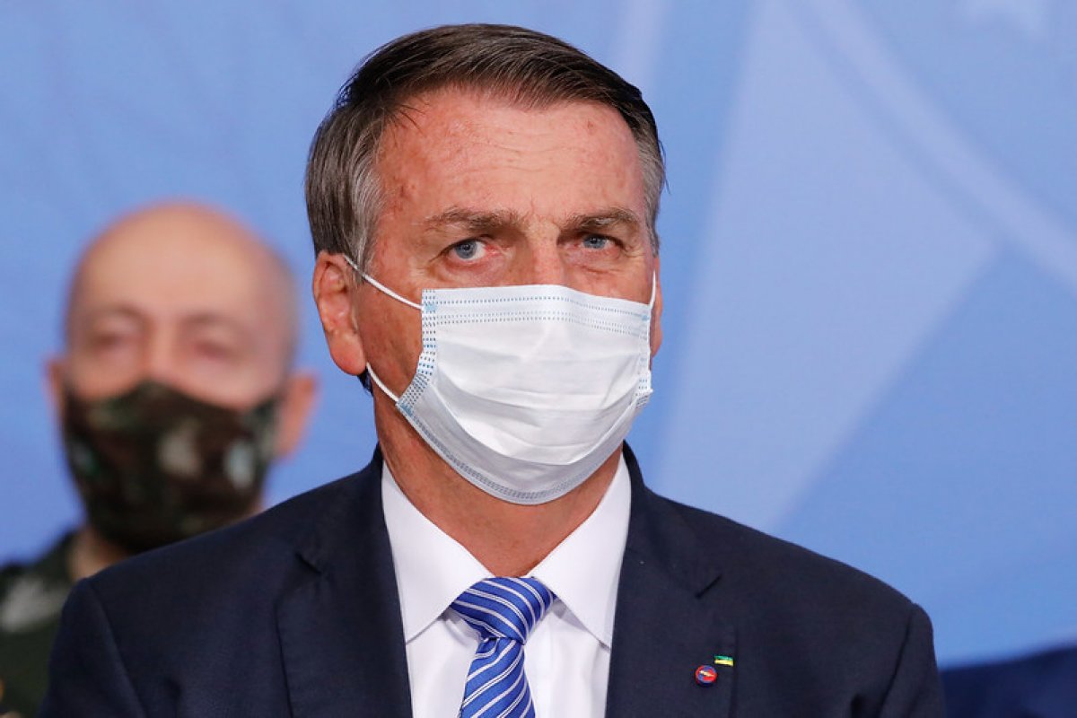 Bolsonaro afirma que Moraes e Barroso praticam 'ditadura da toga'