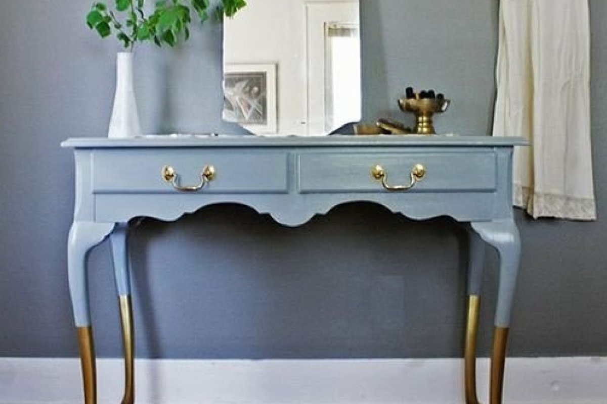 Como incorporar móveis antigos na decoração 