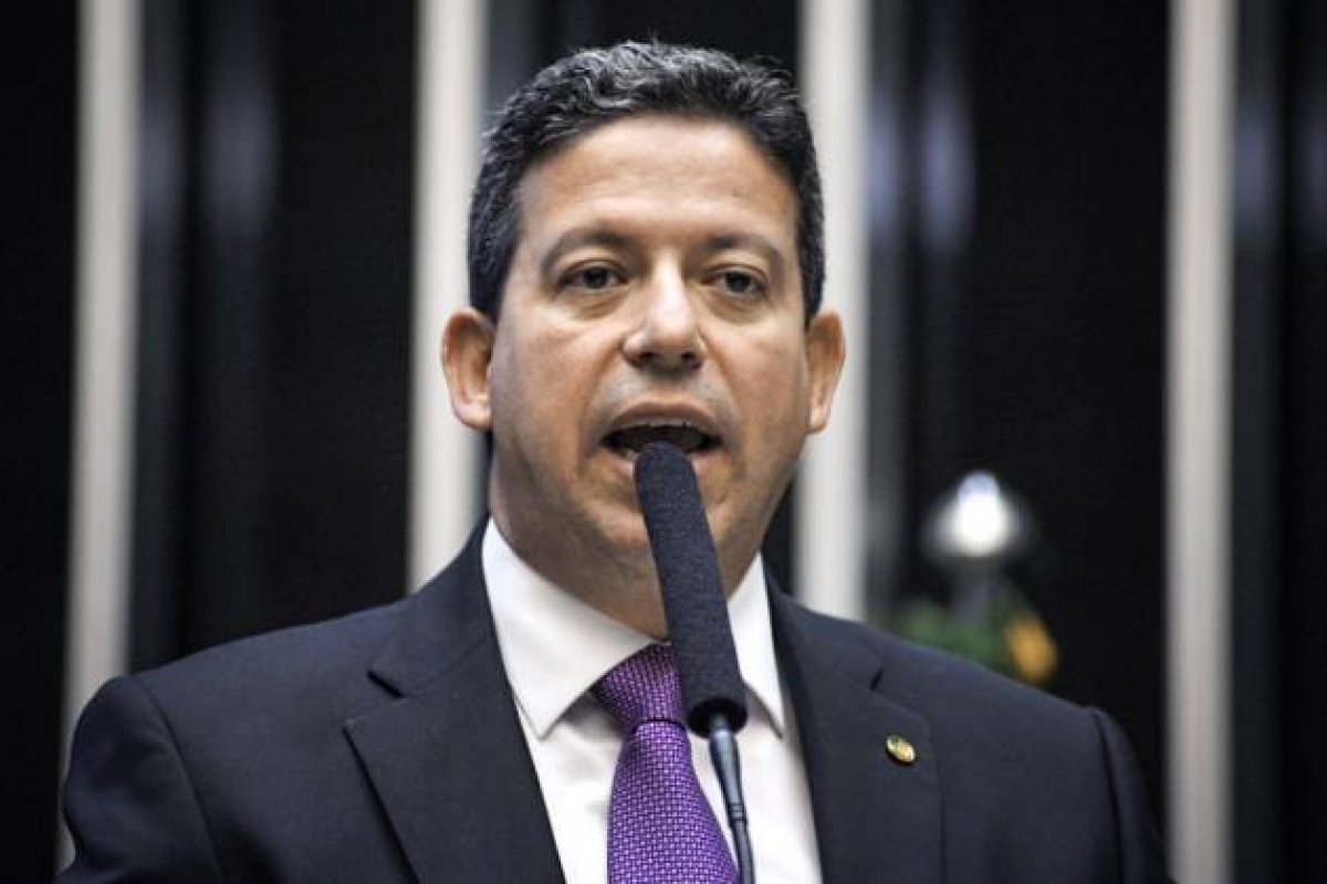 Oposição critica decisão de Lira de levar voto impresso ao plenário