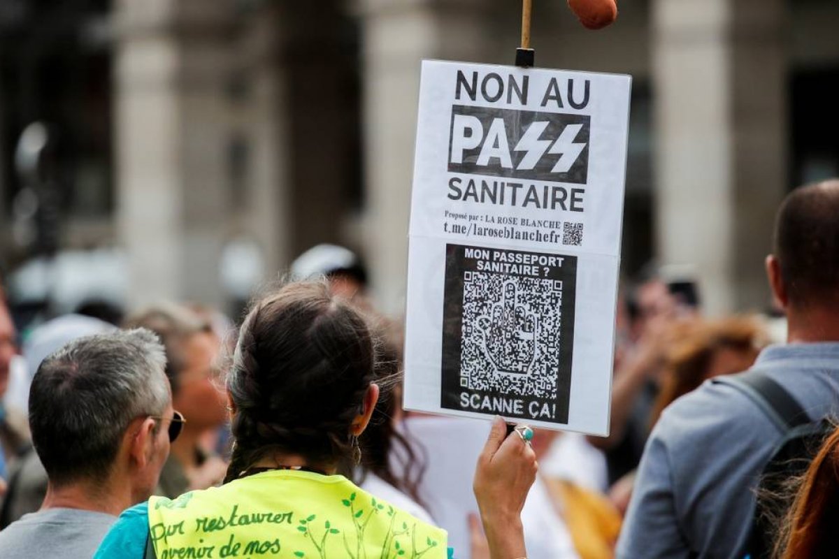 Mais de 150 mobilizações convocam para o protestos contra passe sanitário na França 