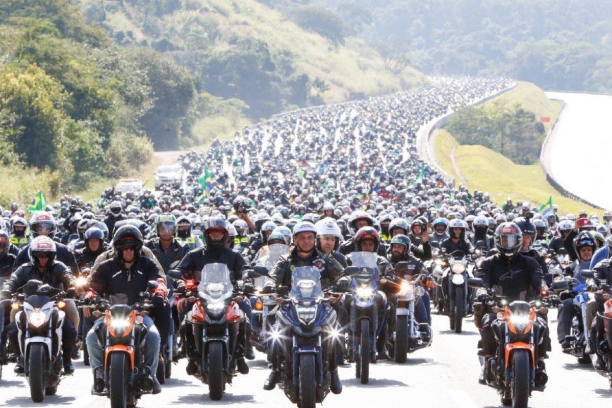 Bolsonaro avalia as motociatas como um evento “fantástico”