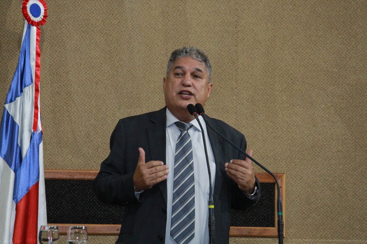 ALBA: Rosemberg Pinto (PT) comemora aprovação de Projeto que ajusta salários de servidores