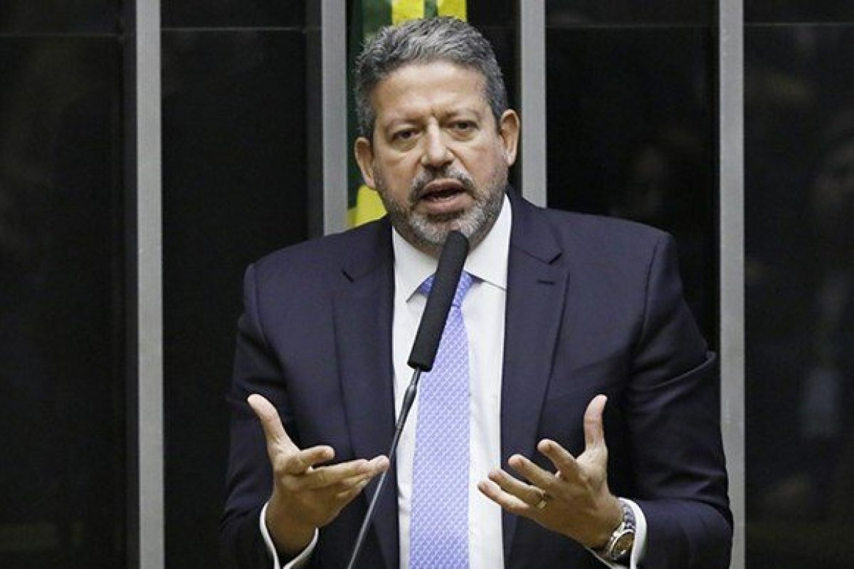 "Trágica coincidência de datas", diz Lira sobre desfile das Forças Armadas