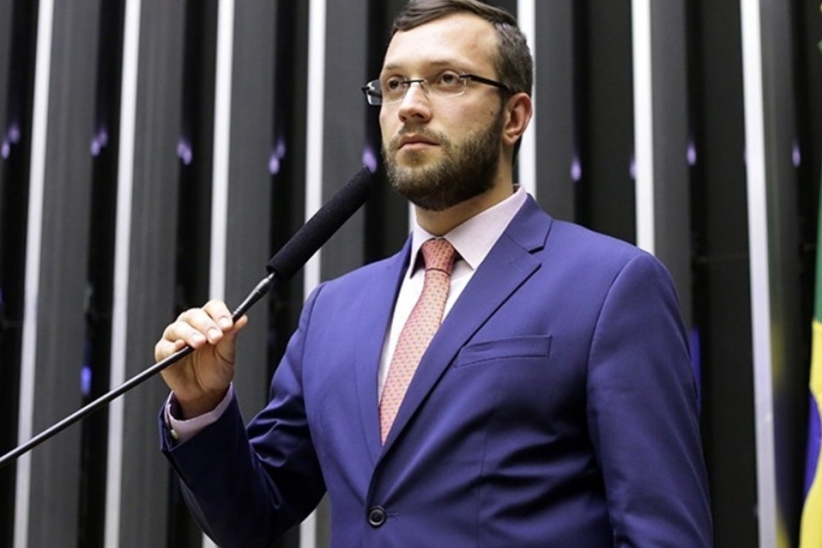 TSE denuncia Filipe Barros e delegado da PF por divulgação de inquérito sigiloso