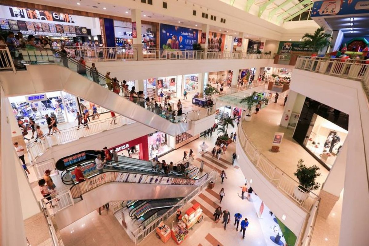 Shopping em Salvador participa do dia livre de imposto