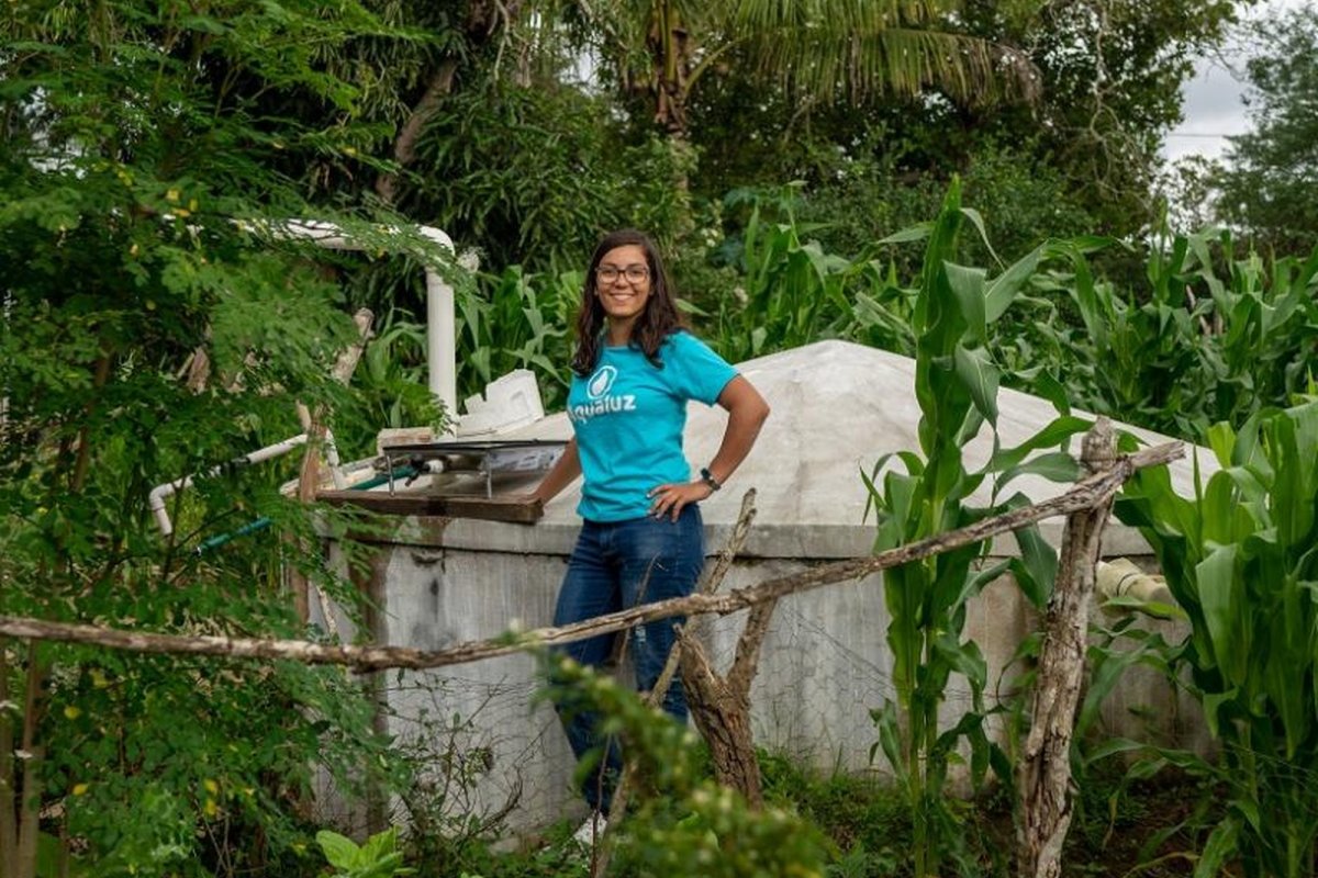 Estudante baiana que criou tecnologia para filtração de água por luz solar leva prêmio nos EUA