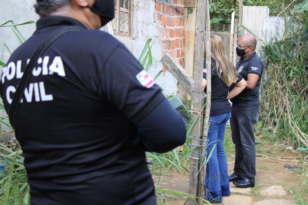 Homem é preso em Salvador por manter sete pessoas em cárcere privado 