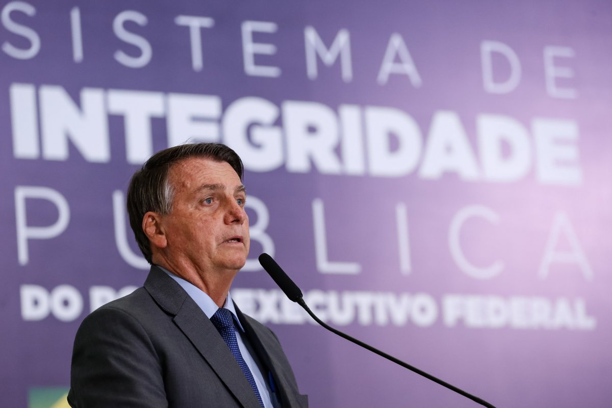 Bolsonaro defende divulgação de inquérito sigiloso do TSE: "Se interessa para todos nós, tem que ser público"