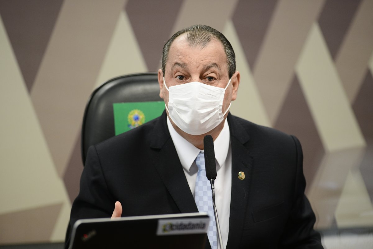 Aziz pede que STF suspenda inquérito sobre divulgação de dados sigilosos da CPI