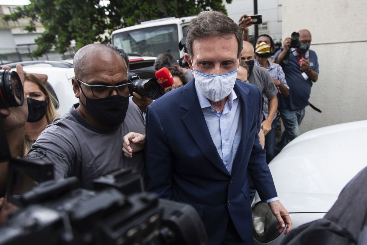 Gilmar Mendes autoriza saída de Crivella do país