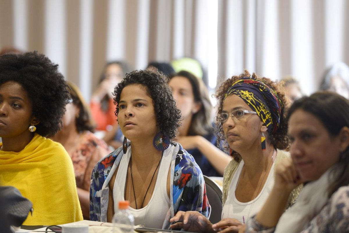 Pandemia piorou cenário de emprego para mulheres negras, diz estudo