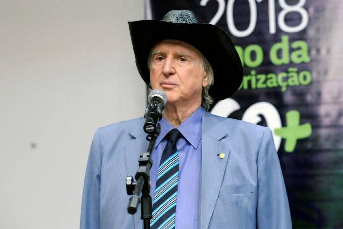 Sérgio Reis organiza manifestação com caminhoneiros em apoio a Bolsonaro