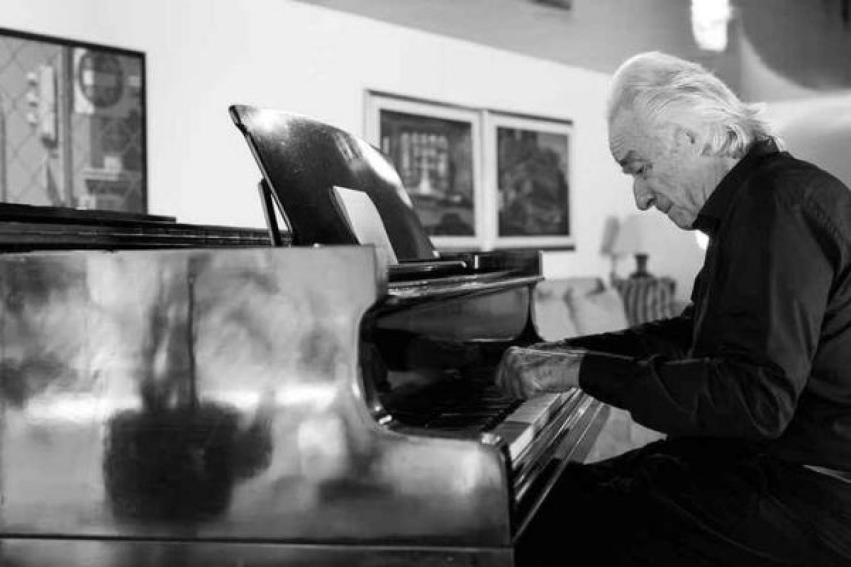 Pianista João Carlos Martins lança livro com concerto grátis na Paulista