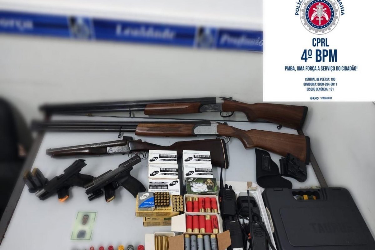 Após denúncia anônima, polícia apreende espingardas, pistolas e munições em Alagoinhas 