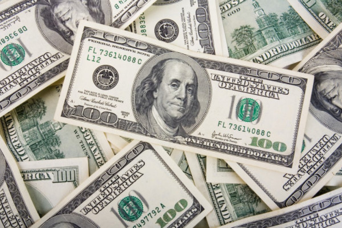 Dólar encerra o dia com a maior alta desde maio