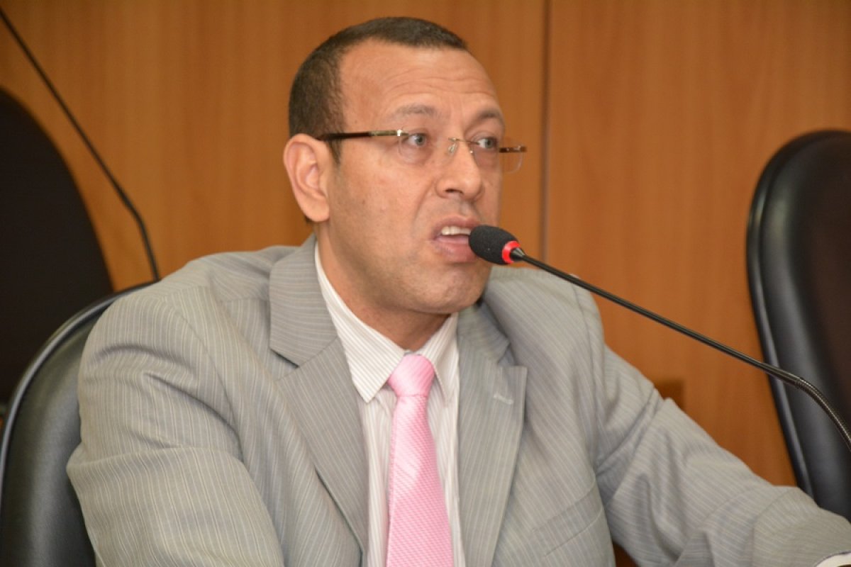 Por não pagamento de emendas, Prisco defende impeachment de Rui 