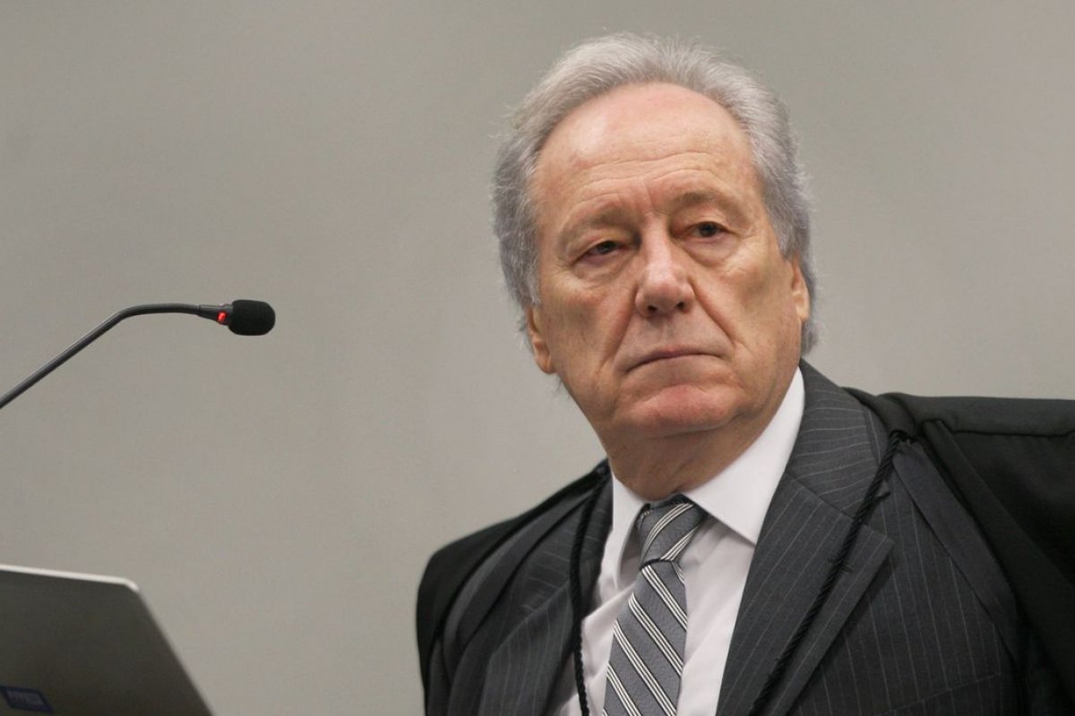 Lewandowski determina que governo federal envie vacinas à SP para 2ª dose