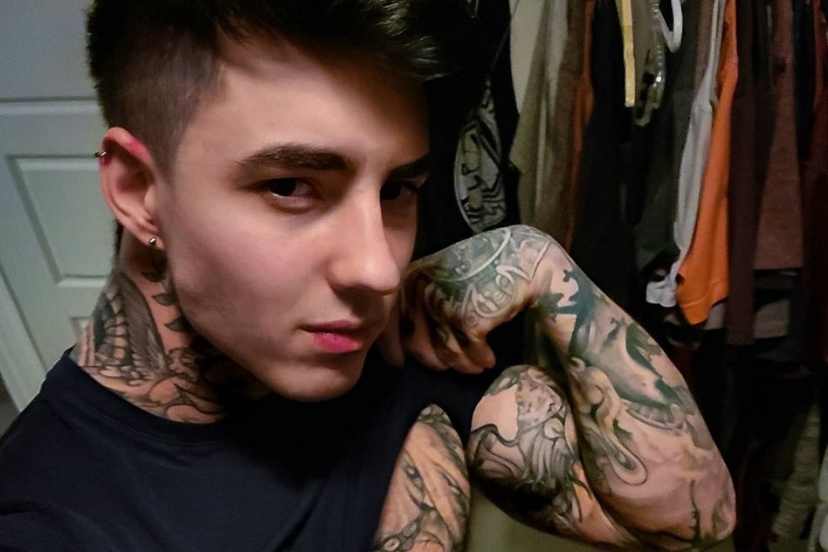 Influencer malhadão revela que gosta de usar calcinha 