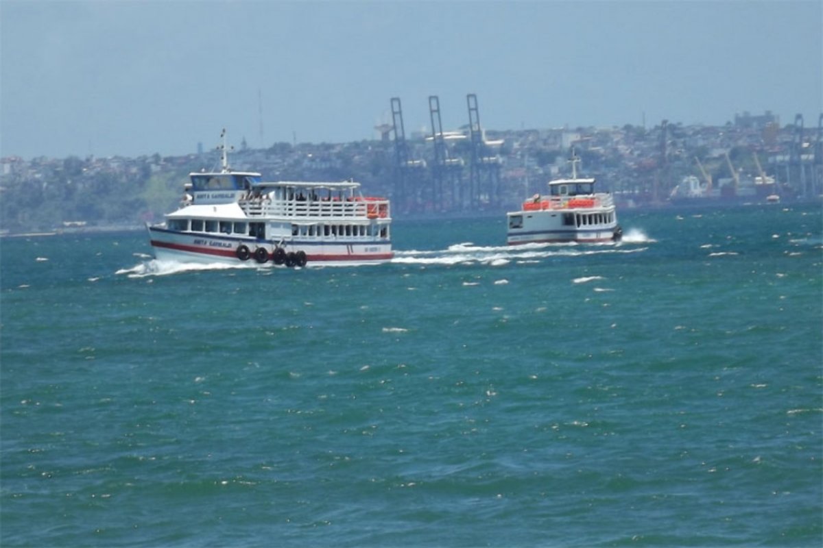 Lancha apresenta problema técnico em motor durante travessia de Mar Grande para Salvador