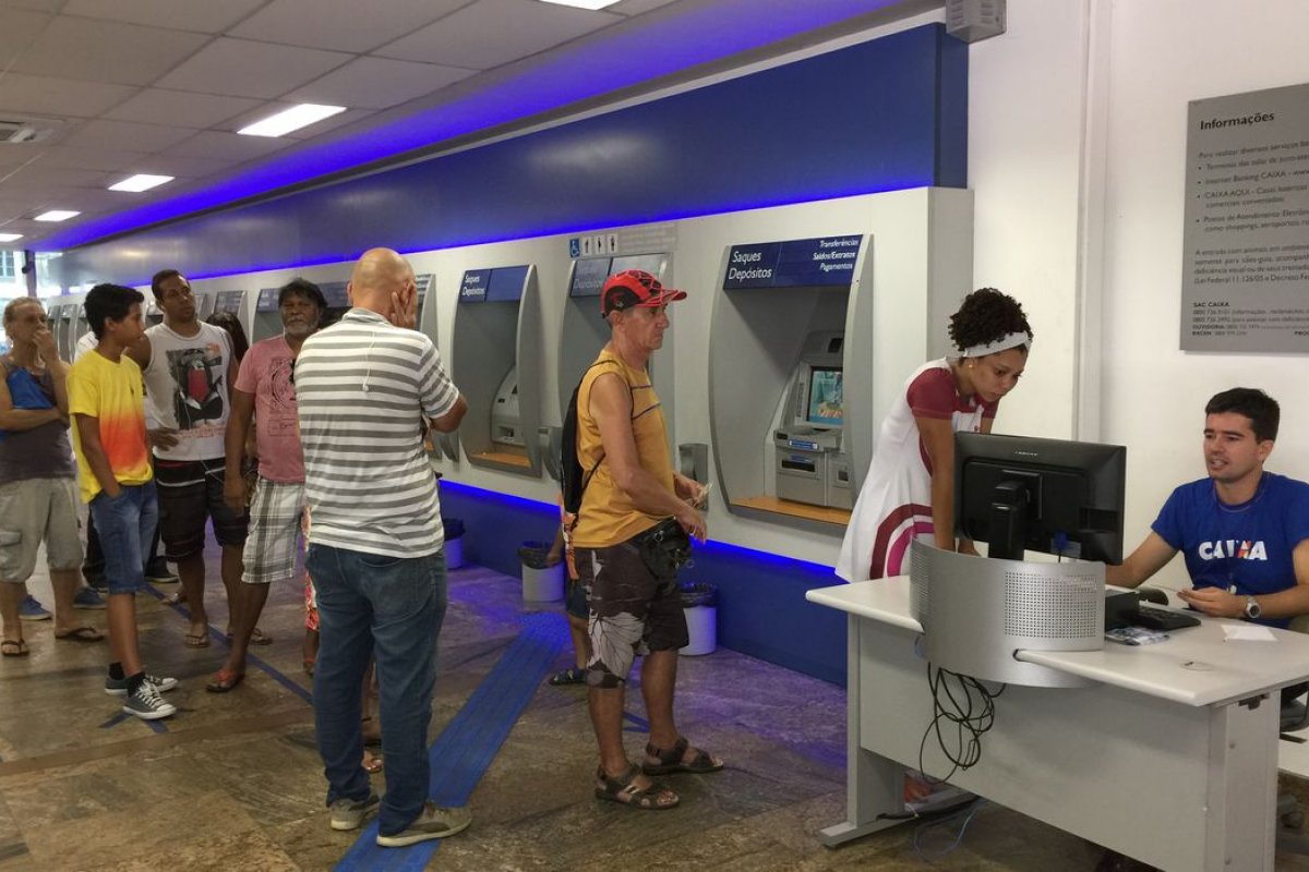 IBGE aponta que 66,2% dos brasileiros tinham acesso a conta-corrente em 2017-2018