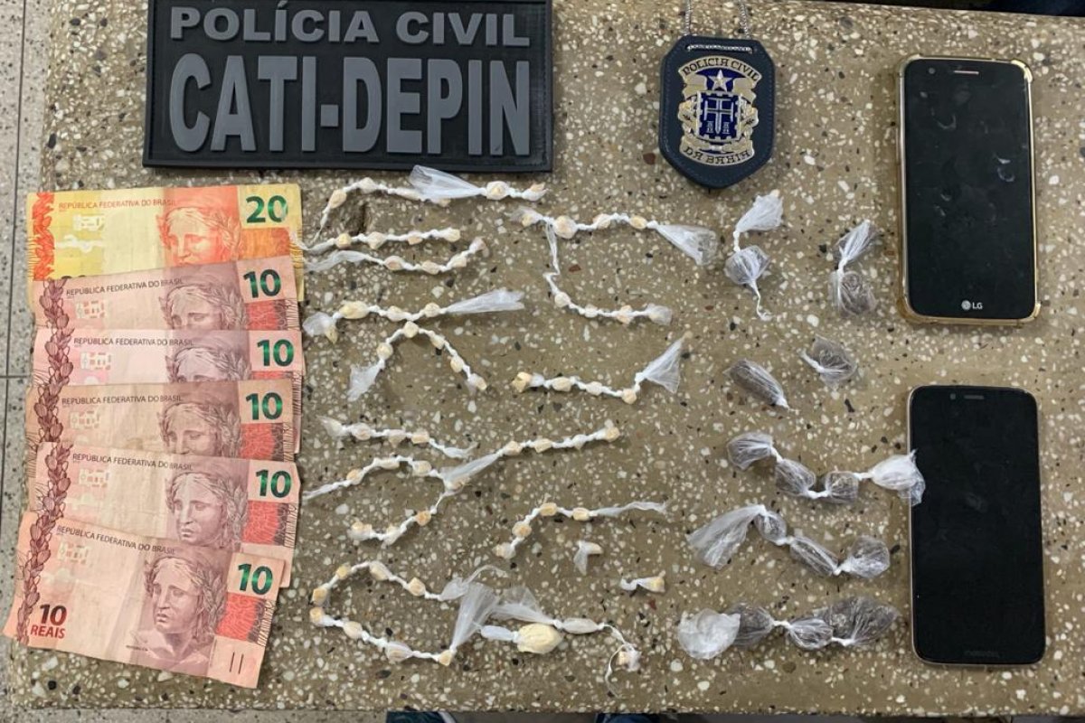 Mais de 60 pedras de crack são encontradas em uma casa no sul da Bahia
