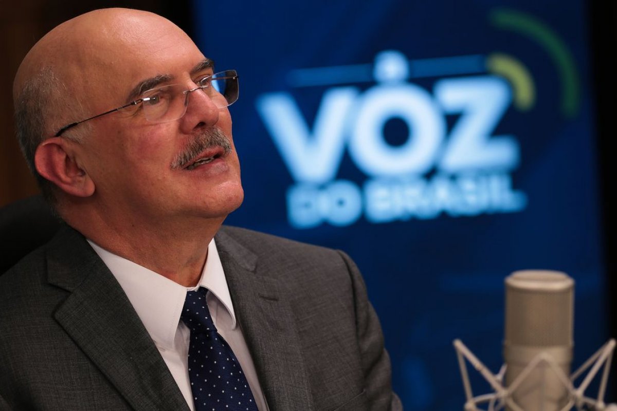 Após falar que "há crianças com grau de deficiência que é impossível conviver", Milton Ribeiro pede perdão 