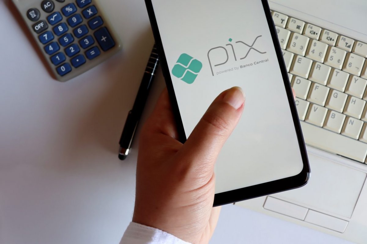 Pix poderá ser usado em apps de mensagem e compras já em setembro
