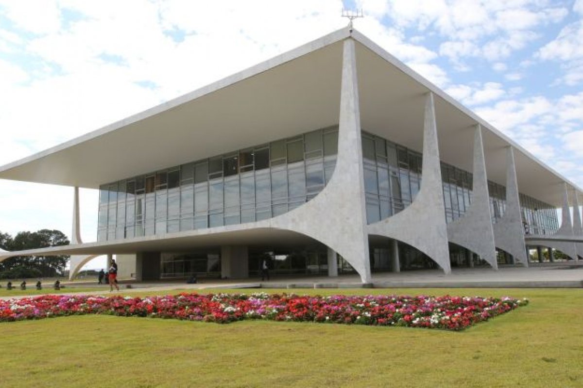 Governadores se reúnem hoje para debater crise entre os Poderes federais